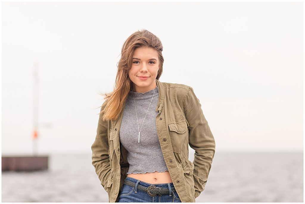 girl senior pictures near lake