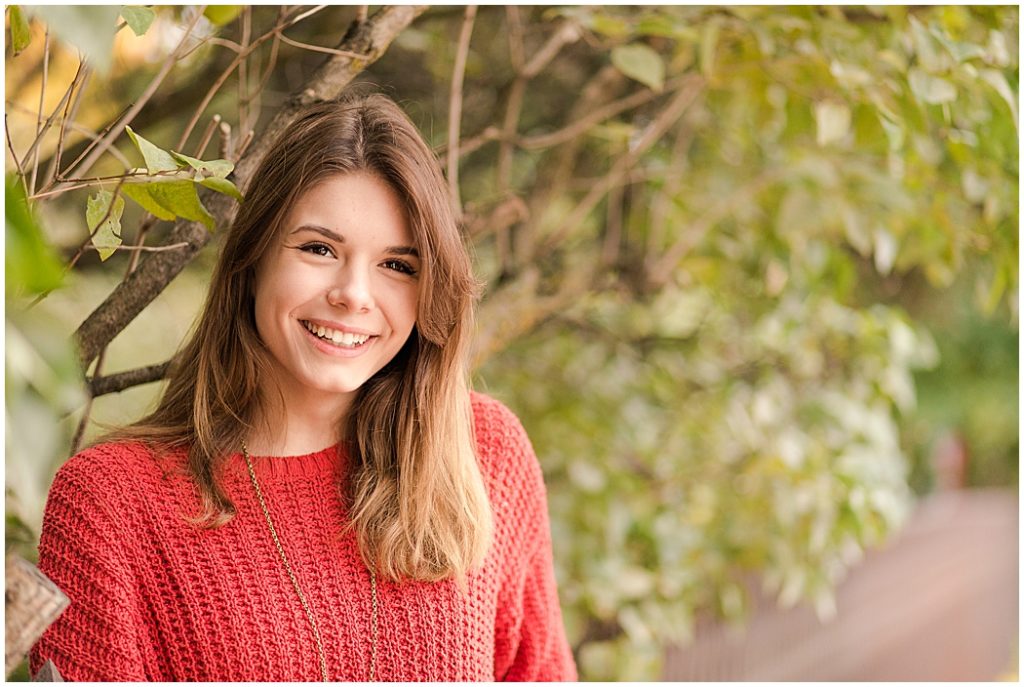 girl senior pictures in near iron fence