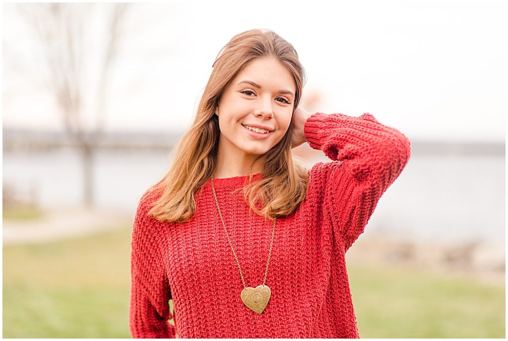 girl senior pictures on lake shore